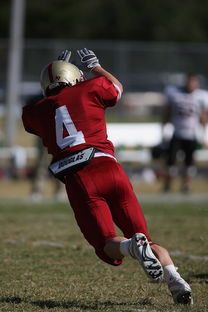 mk体育中国官网-球队是否通过边路连续推进撕裂密集防守线路