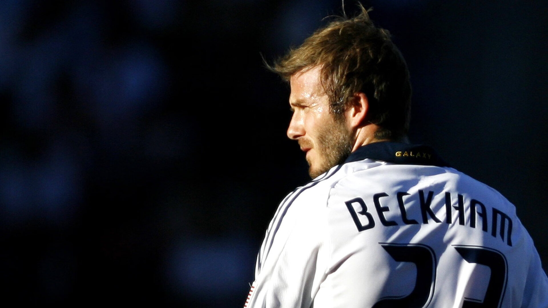 法国队混合4×100米自由泳接力发挥出色,法国队自由人